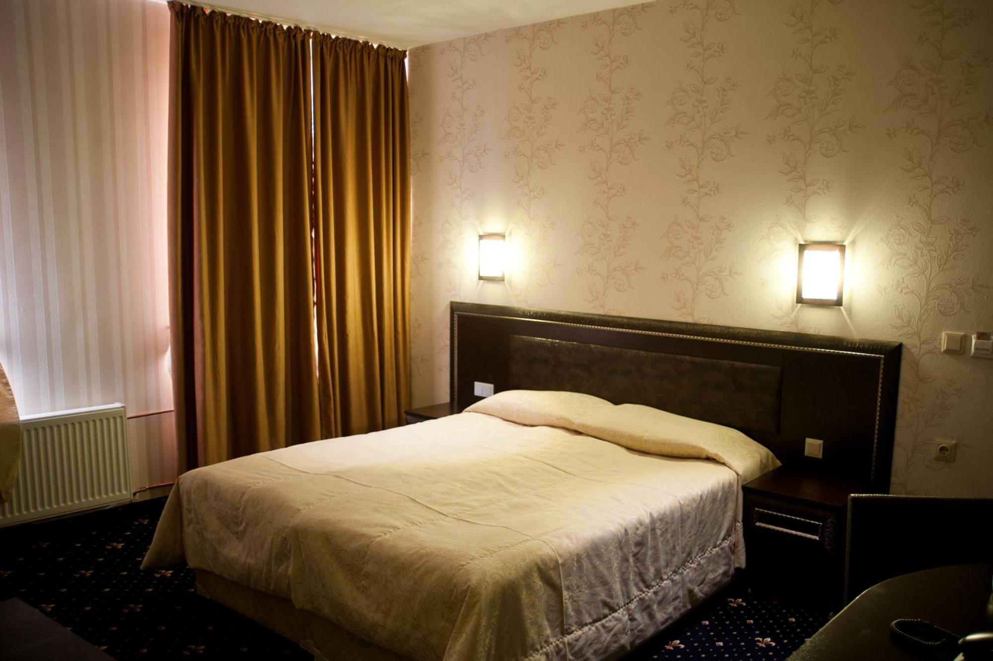 Hotel Victoria Панагюриште Экстерьер фото